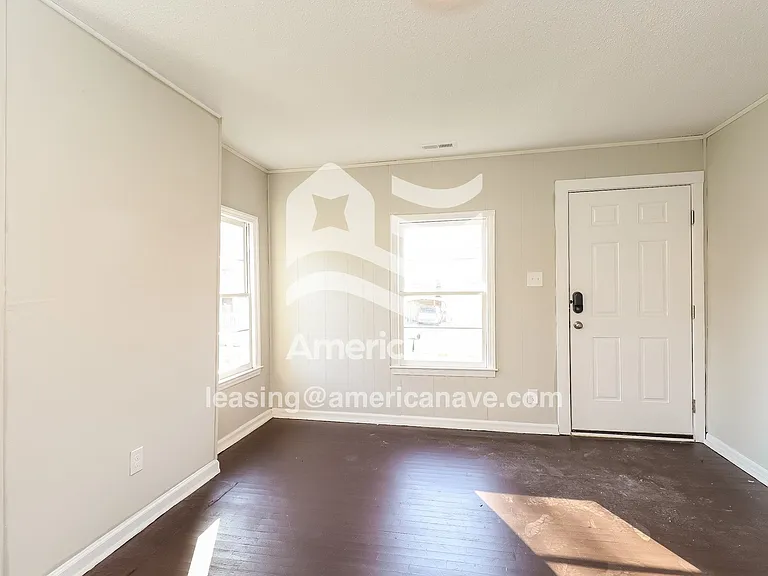 1807603_002_living_room_13640212.jpg