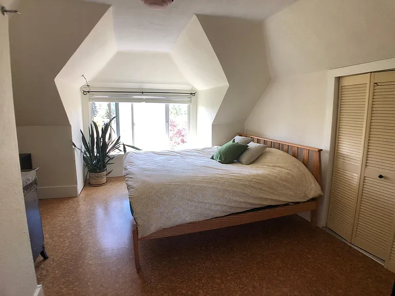 Larger upstairs bedroom