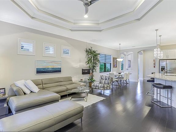 3rd image of 9167 Isla Bella Cir