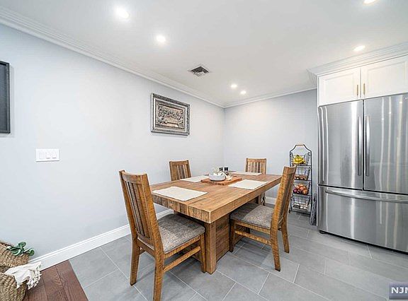 3rd image of 551 Gutheil Pl Floor 2