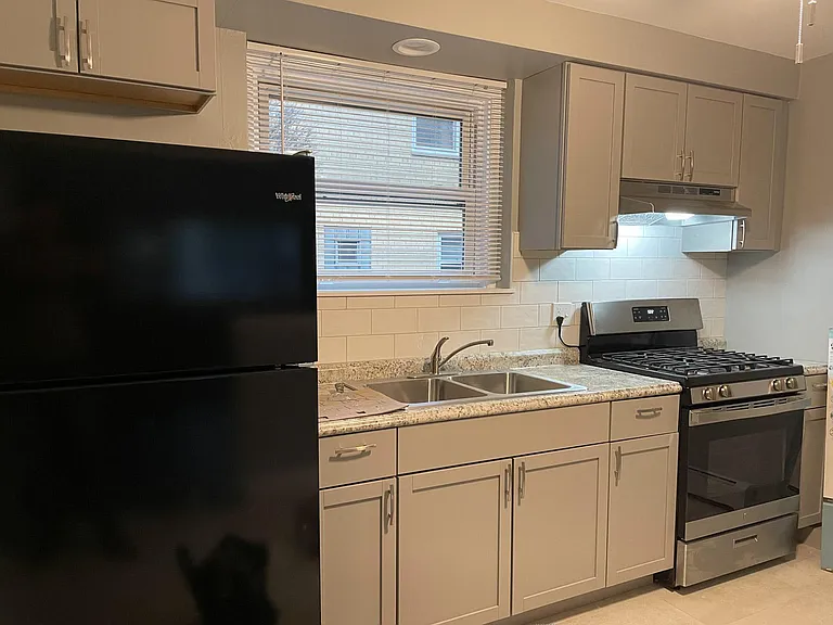 738 Beach Ave #1 — Photo 2