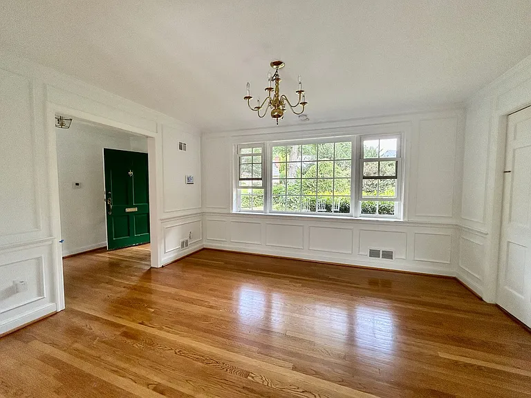 5100 Upton St NW — Photo 8