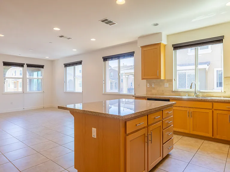 1673 Lee Way — Photo 4