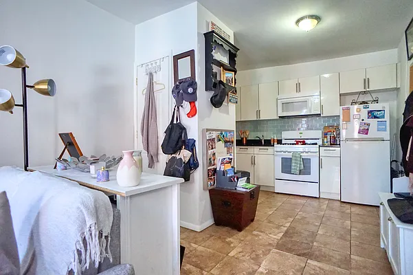 Rented by Compass | media 7