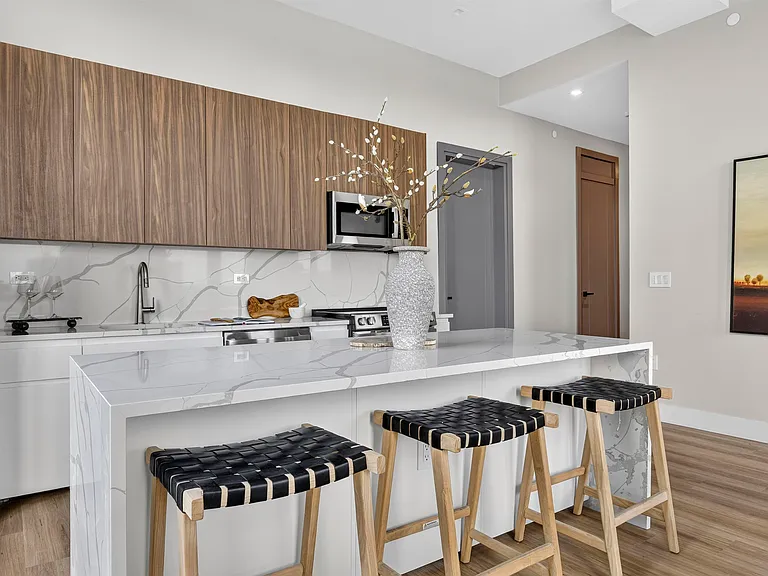 303 Washington St — Photo 9