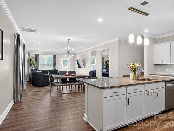4th image of 4211 Plumeria Way