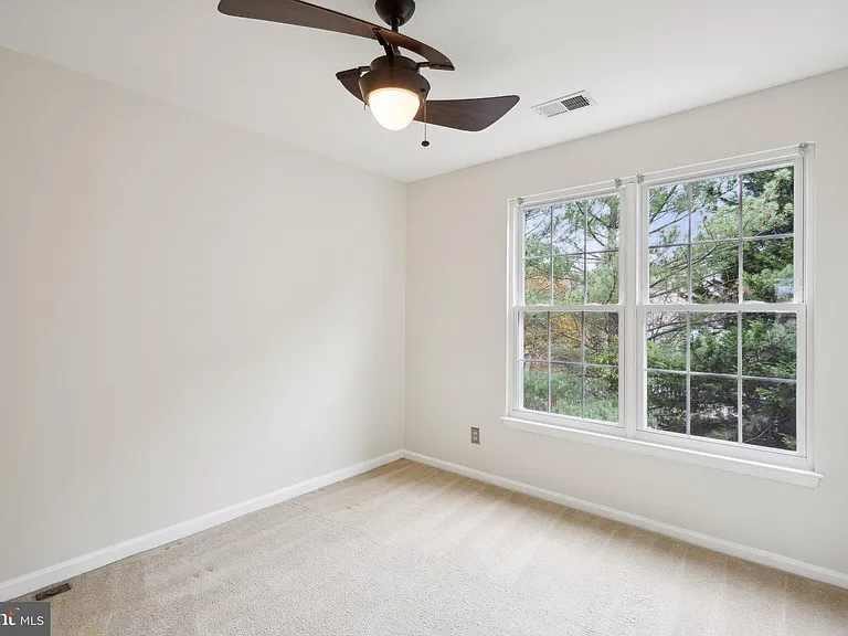 15514 Port Washington Ct — Photo 14