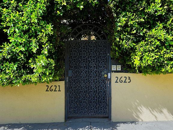 2nd image of 2623 N Beachwood Dr
