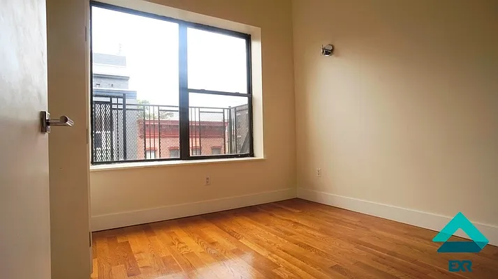 Rented by EXR | media 14