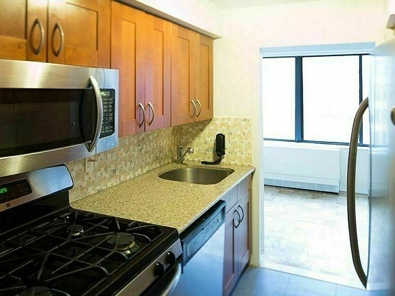 5th image of 900 Park Ave APT 7D