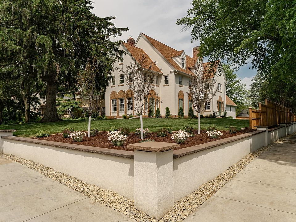 1st image of 925 6th St SW