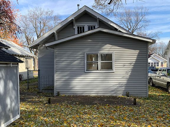 4th image of 104 Foster Ave