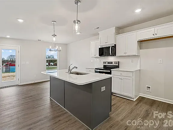520 Bond St — Photo 9