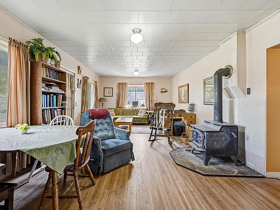 5th image of 306 W Lincoln St