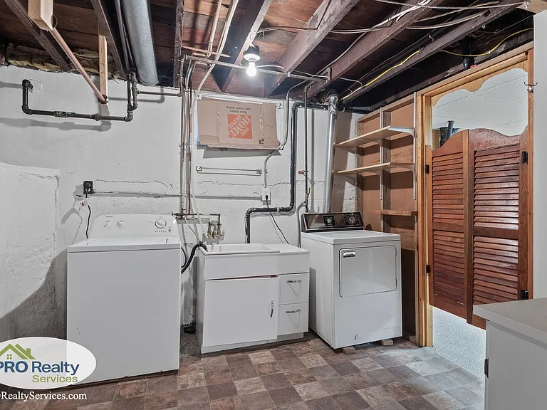 257 E Spruce St — Photo 17