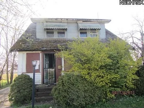 4266 E 160th St photo 1