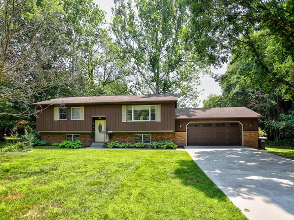 9272 Riverbend Dr, South Haven, MI 49090