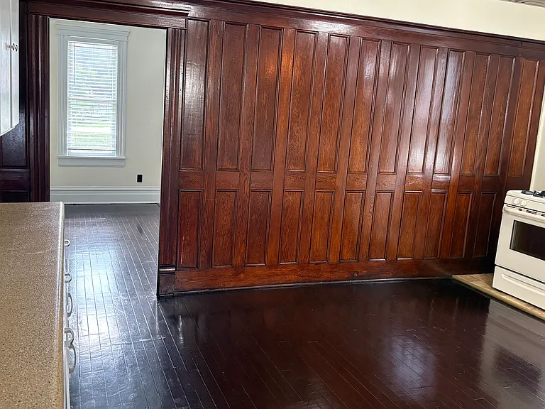 906 Main St — Photo 6