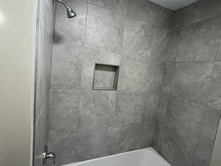 504 Robinson St — Photo 7