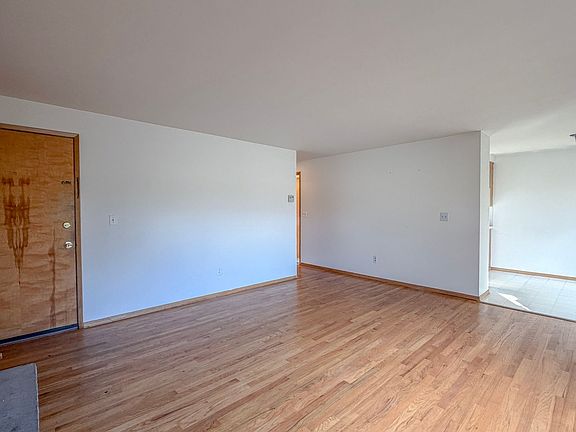 3rd image of 5214 Sand Point Way NE APT 3
