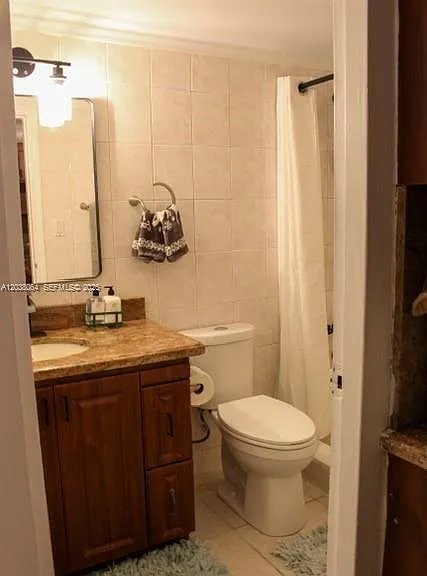 19201 Collins Ave #622 — Photo 8