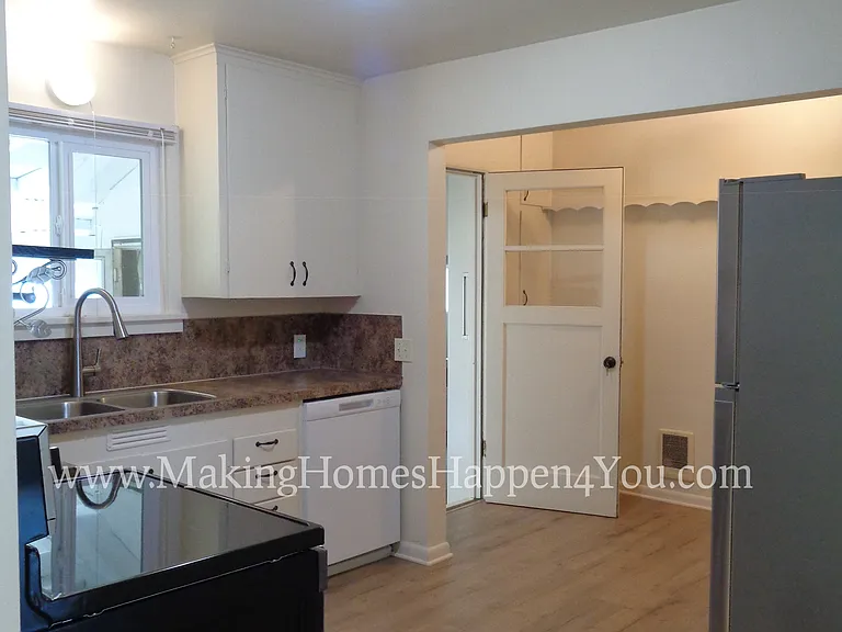 1945 23rd St NE — Photo 12