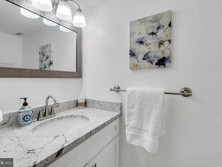 2030 N Adams St #303 — Photo 21