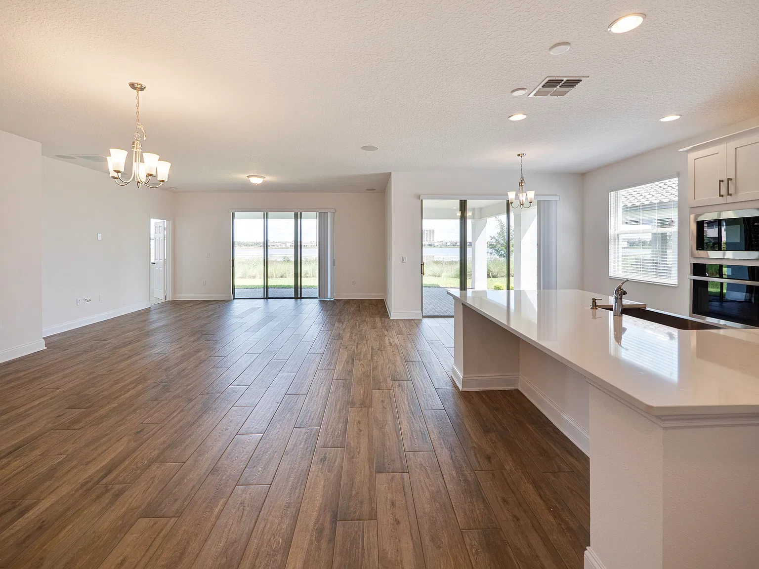4 bed, 2429 sqft, $5,000 — Photo 3