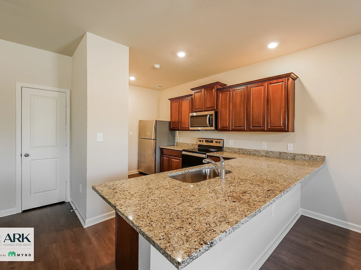 3 bed, 2.5 bath, 1689 sqft, $1,510 — Photo 2