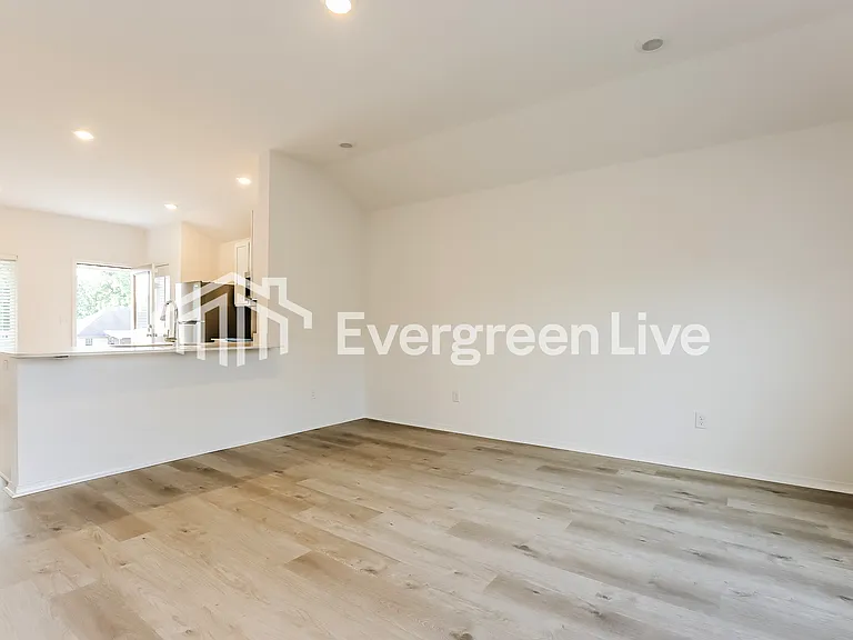 109 Jasmine Ct — Photo 4