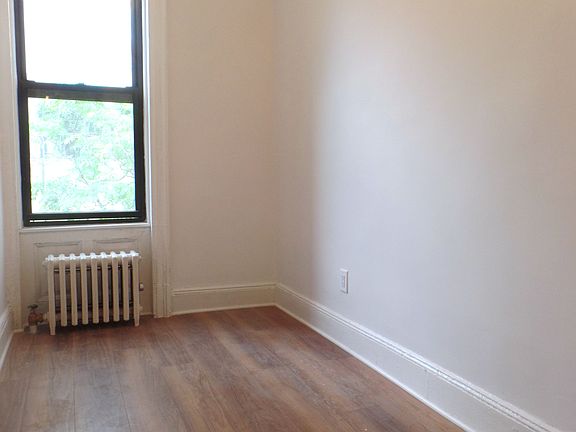 5th image of 217 W 71st St #4R