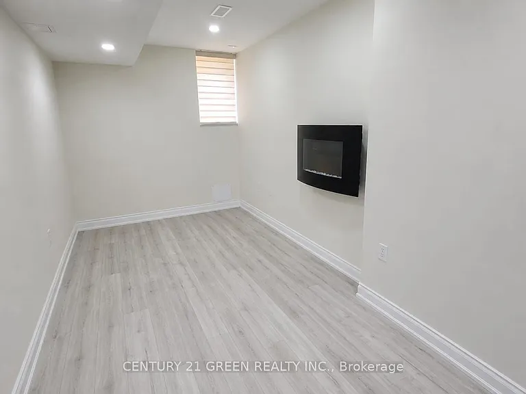 1213 Duignan Cres #BASEMENT — Photo 8