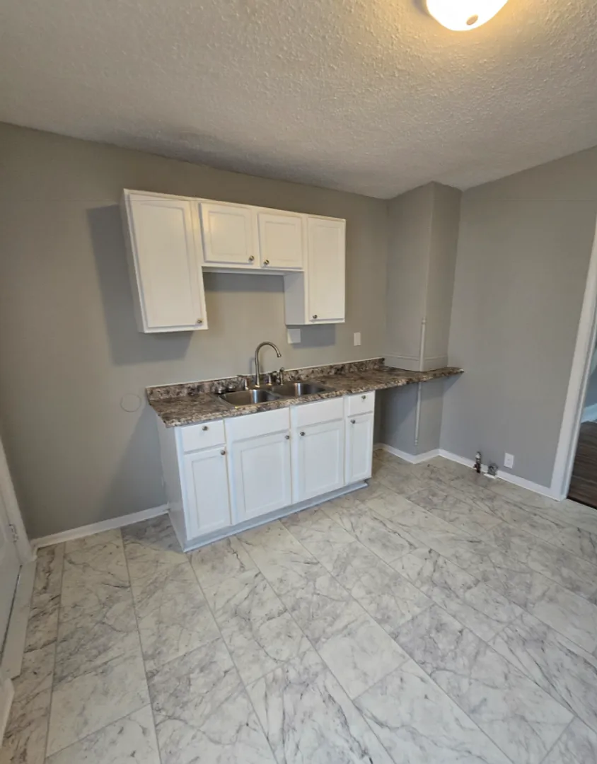 Newly Updated Two Bedroom Near 10th & Sherman — Photo 2