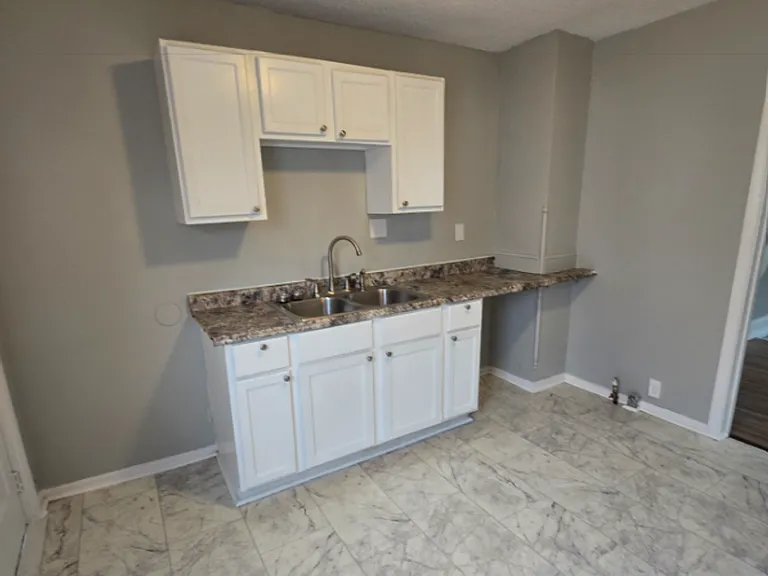 1020 N Ewing St — Photo 2