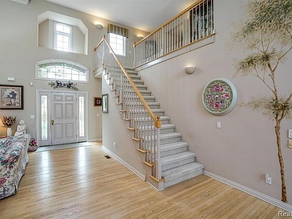 3rd image of 18524 Clairmont Cir E