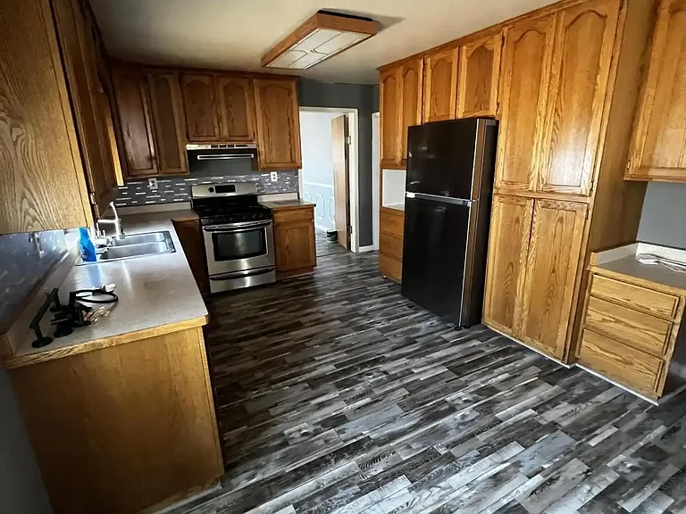 645 Churchill St — Photo 11