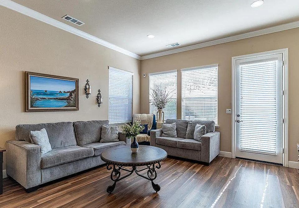 1st image of 931 Trinity Dr