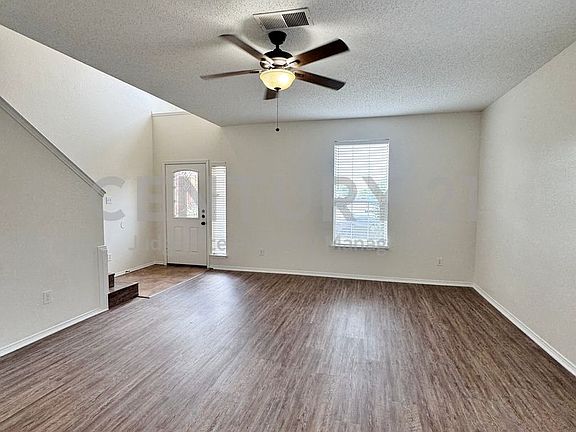 3rd image of 835 Rockett Ln