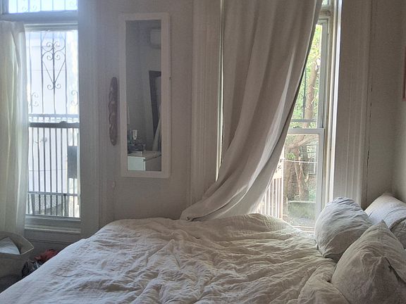 4th image of 758 Willoughby Ave APT 2