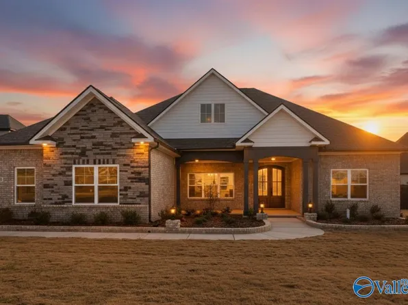 105 Sickle Mower Cir, New Market, AL 35761