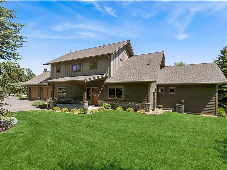 310 & 312 Fairway Dr — Photo 2