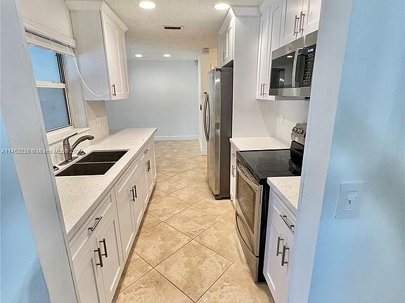 3rd image of 362 SW 35th Ave