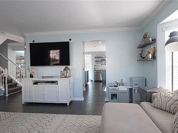 3rd image of 6340 Oyster Bay Ct