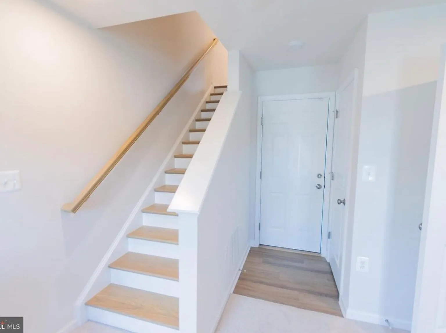 2 bed, 2.5 bath, 1395 sqft, $1,800 — Photo 4