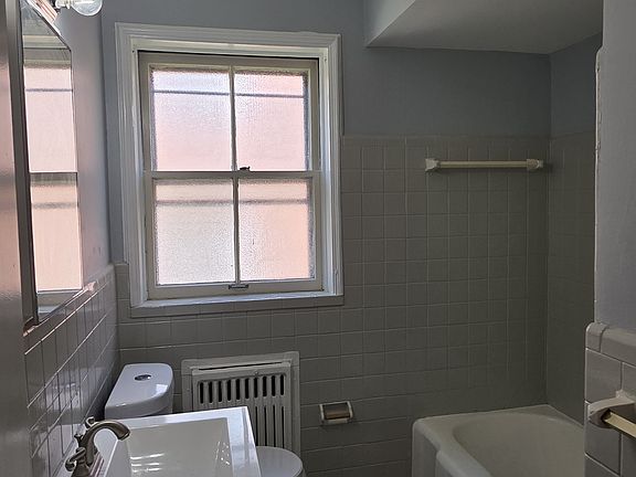 3rd image of 8241 Delmar Blvd #1-W