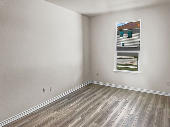 3rd image of 3934 Bentwood Way