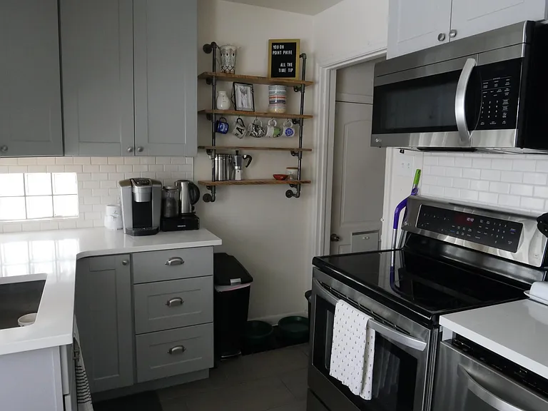 2230 Olive St — Photo 3