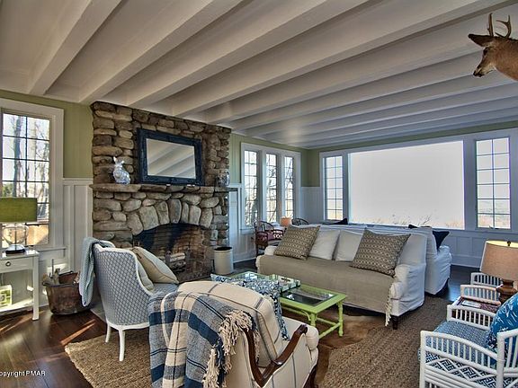 5th image of 320 Summit Dr