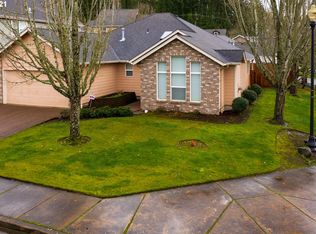 3305 Falcon Dr, Springfield, OR 97477