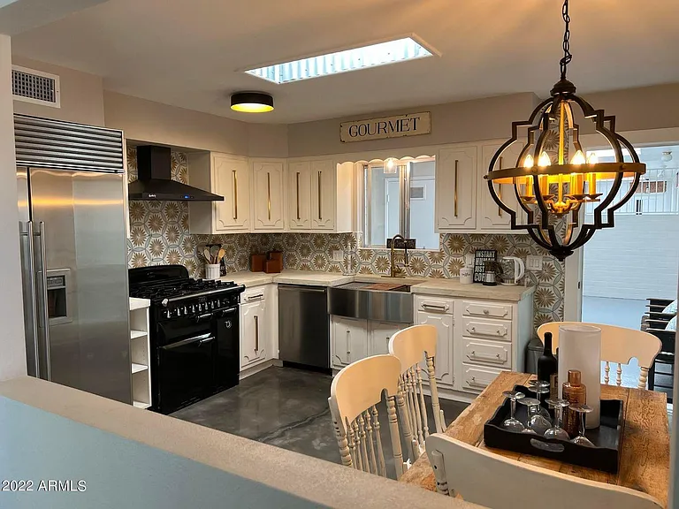 1273 E Maryland Ave #B — Photo 11